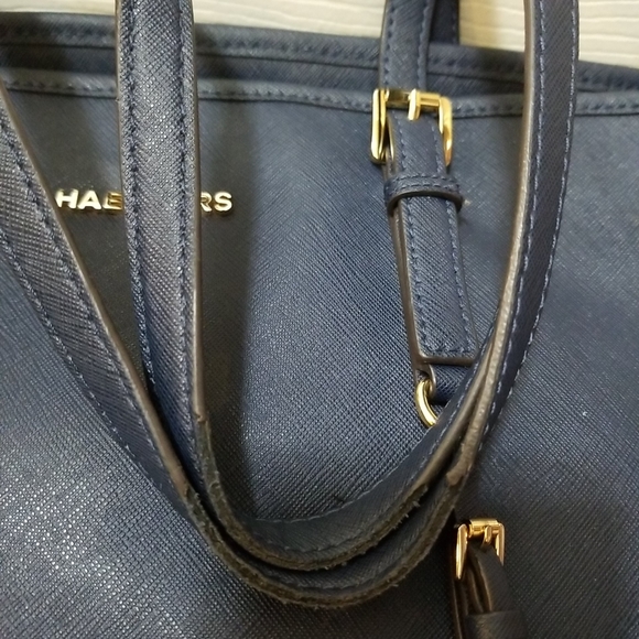 Michael kors large zip-up tote bag. - Picture 7 of 12